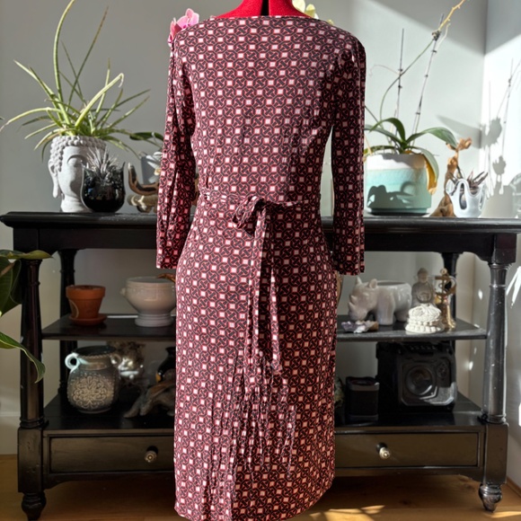 Ladies Tommy Bahamas Silk dress Small geometric print burgundy travel VTG Y2K - Picture 2 of 9